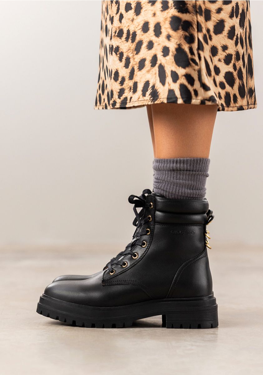 10321-botas-estilo-militar-piel-suela-track-berkshire-negro-1.jpg
