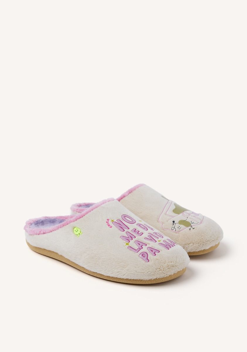 1047-zapatillas-de-casa-pelo-dibujo-y-frase-scanlon-beig-1.jpg