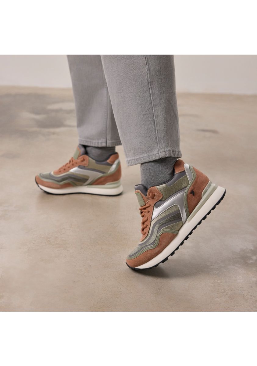 10530-sneakers-cu-a-interna-igal-teja-1.jpg