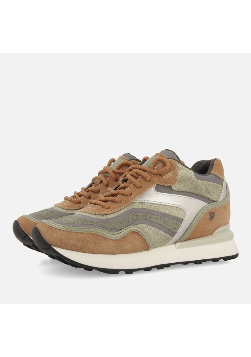 10530-sneakers-cu-a-interna-igal-teja-1.jpg