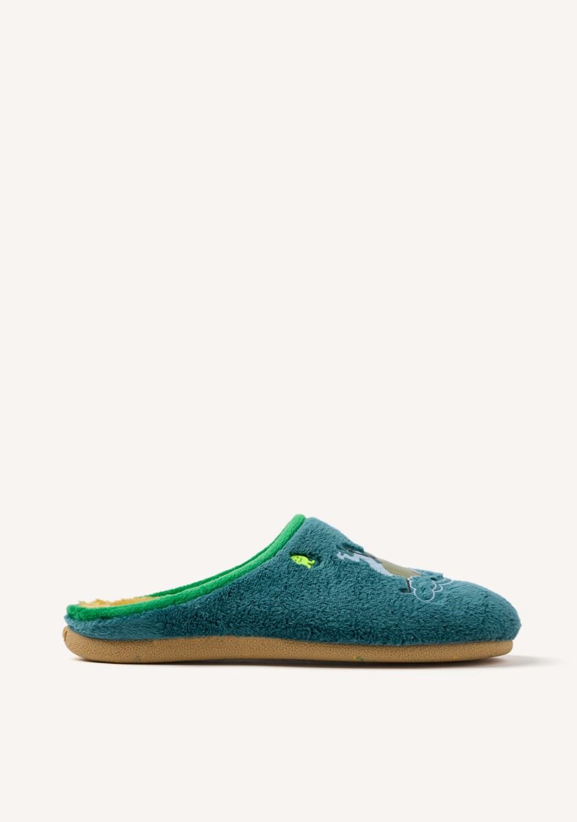 ZAPATILLAS DE CASA PELO DIBUJO Y FRASE SHAKOPEE - VERDE