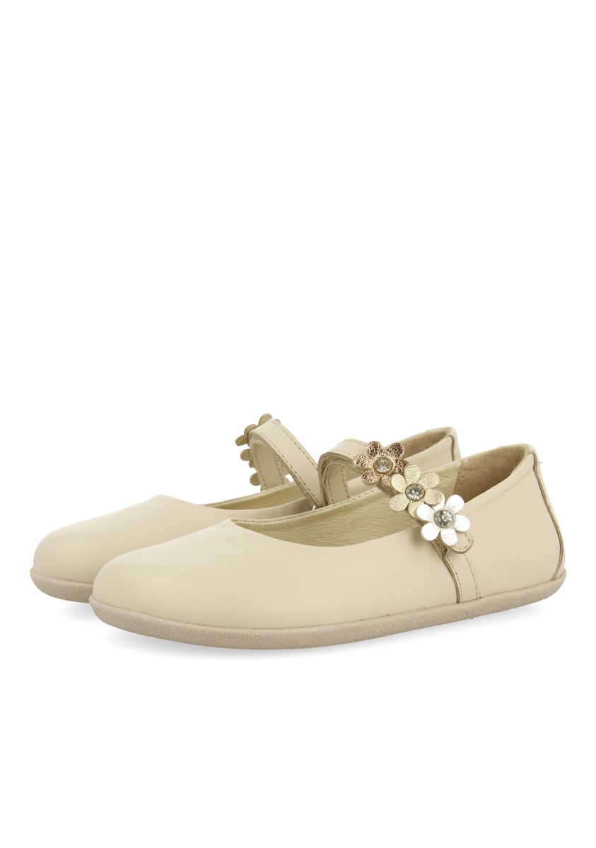 10918-bailarinas-color-off-white-con-adorno-de-flores-para-ni-a-y-ni-o-conesus-off-white-1.jpg