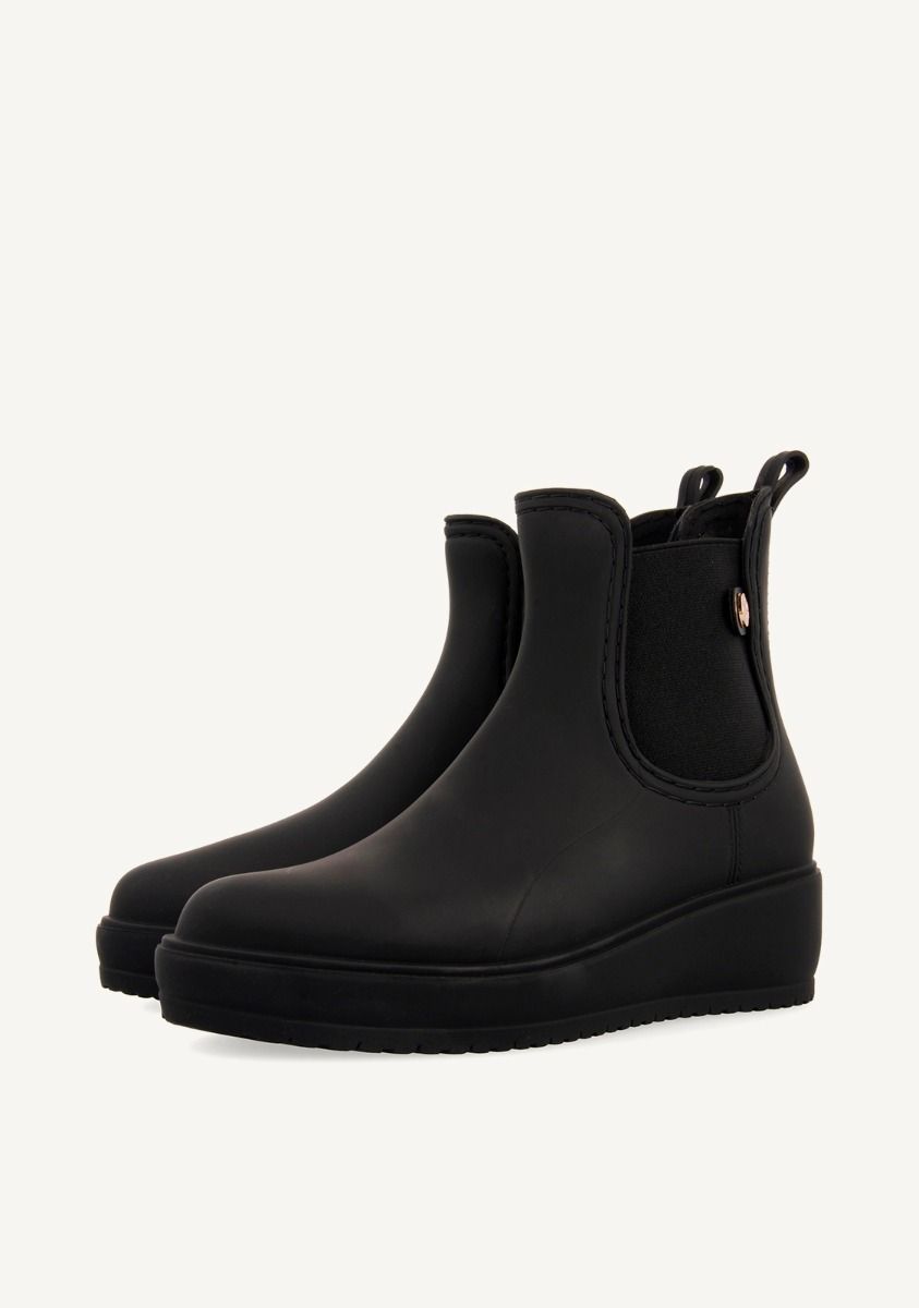 11670-botines-de-agua-estilo-chelsea-negras-para-mujer-45808-negro-1.jpg