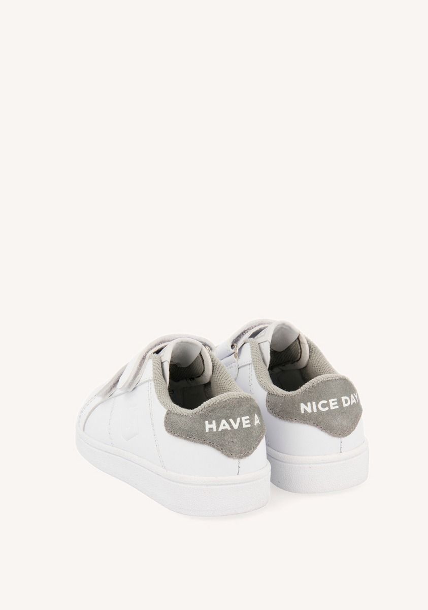 11808-sneakers-colegiales-blancas-con-detalle-en-gris-y-doble-cierre-ajustable-volsk-gris-1.jpg