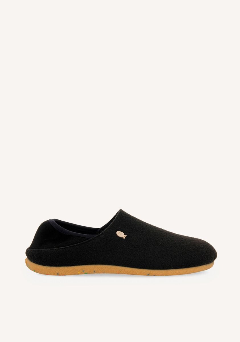 ZAPATILLAS DE ESTAR POR CASA NEGRAS DE LA COLECCIÃN HOT POTATOES ORSK - NEGRO
