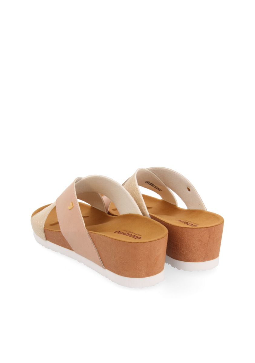 13131-chanclas-con-tiras-doradas-para-mujer-qormi-oro-1.jpg