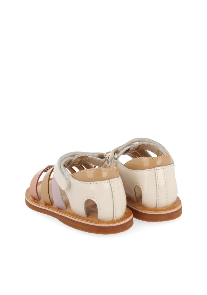 13223-sandalias-plateadas-con-metalizados-y-glitter-para-ni-a-aetna-blanco-1.jpg