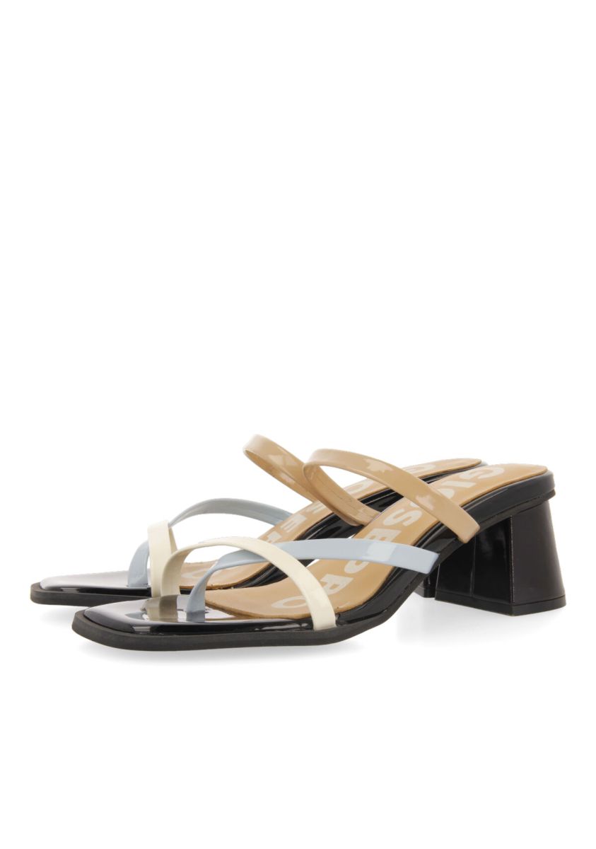 13369-sandalias-acharoladas-en-color-negro-para-mujer-ivate-negro-1.jpg