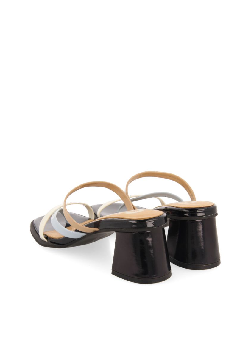 13369-sandalias-acharoladas-en-color-negro-para-mujer-ivate-negro-1.jpg