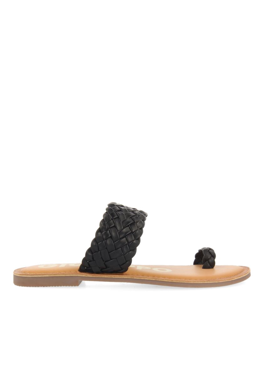 SANDALIA EN COLOR NEGRO CON TIRAS TRENZADAS PARA MUJER TIBAGI - NEGRO