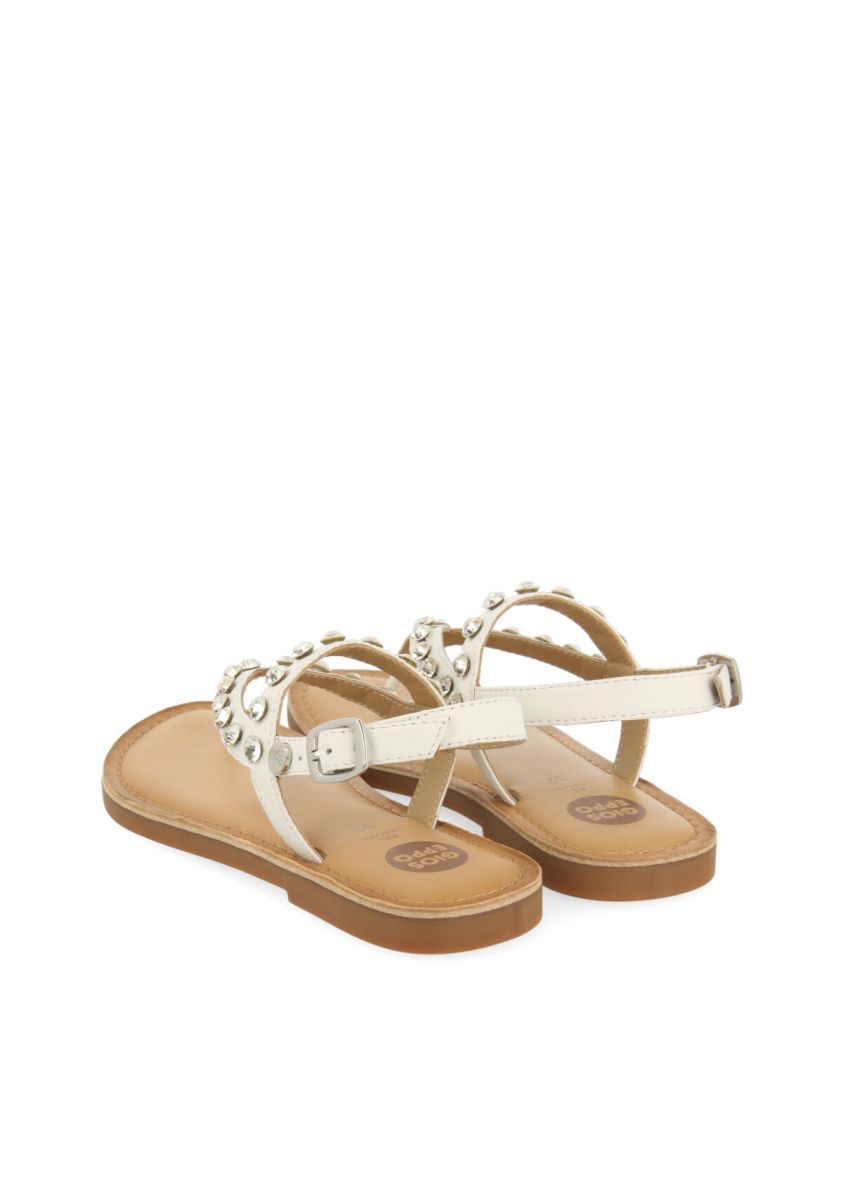 13433-sandalias-blancas-de-piel-con-tiras-y-adornos-de-maxi-cristales-para-ni-a-cavnat-blanco-1.jpg
