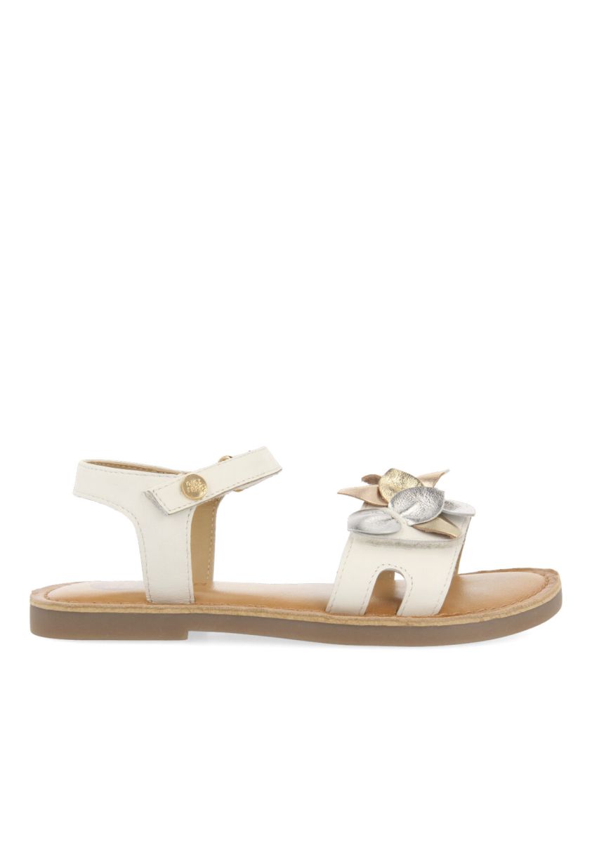 SANDALIAS DE PIEL BLANCAS CON ADORNOS DE FLORES PARA NIÃA PUGMIL - BLANCO