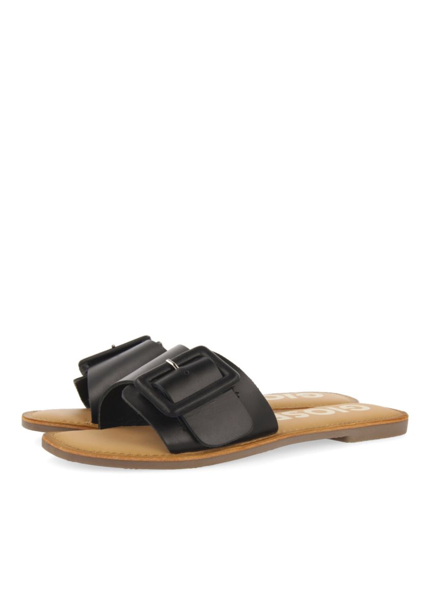 BLACK MULE SANDAL WITH BUCKLE FOR WOMAN WELDA - NEGRO