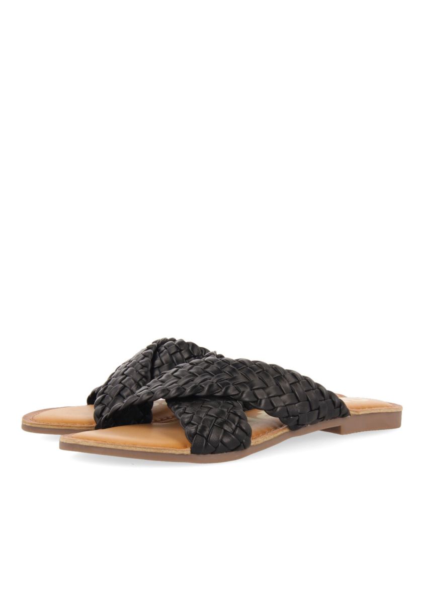 13580-sandali-neri-con-strisce-intrecciate-da-donna-upala-negro-1.jpg