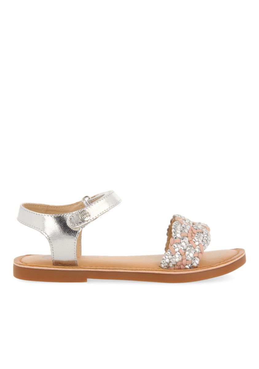 SANDALIAS PLATEADAS DE PIEL CON TRENZADO BICOLOR PARA NIÃA YUTI - PLATA