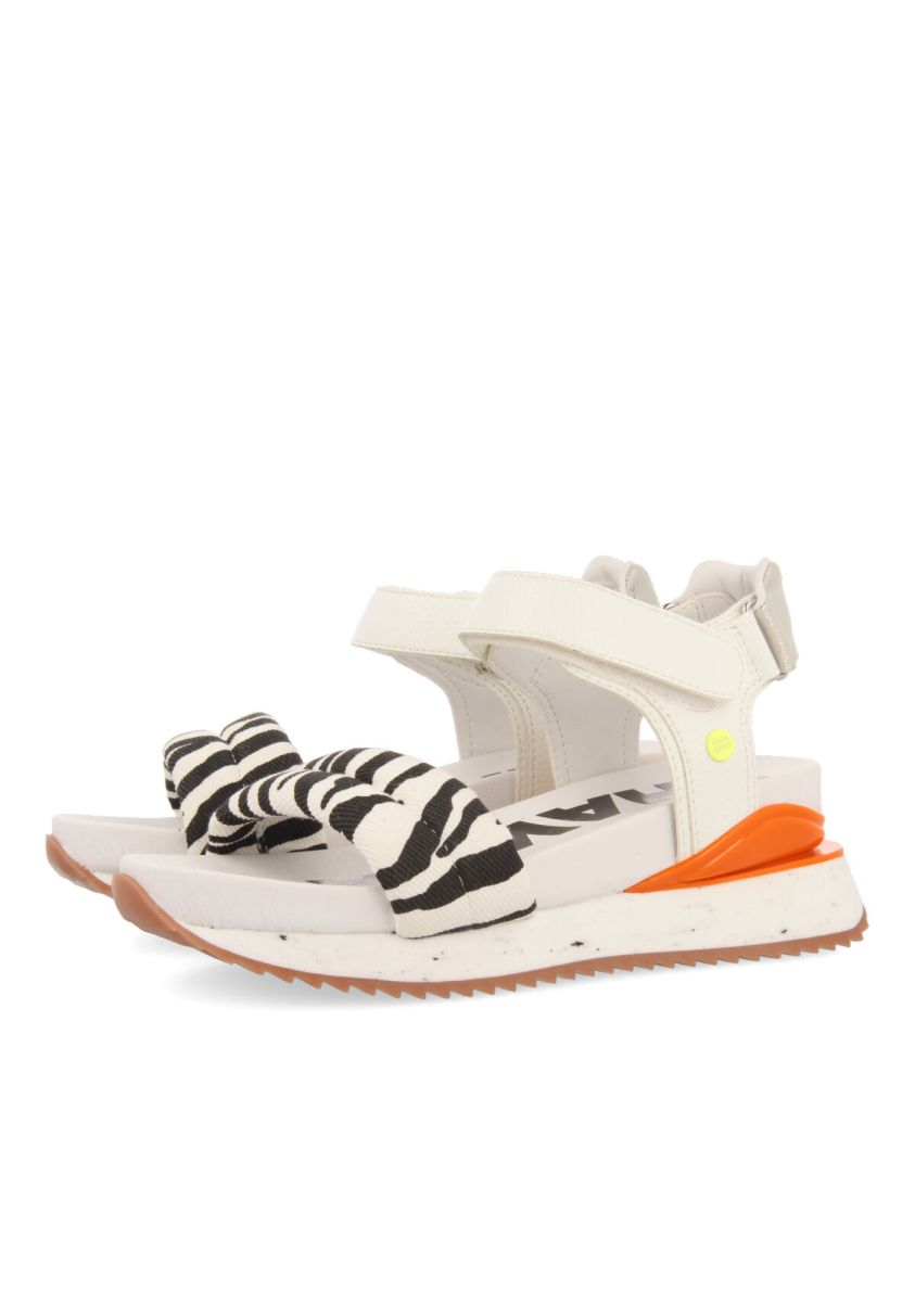 13924-sandalias-deportivas-blancas-con-detalle-de-animal-print-luray-cebra-1.jpg