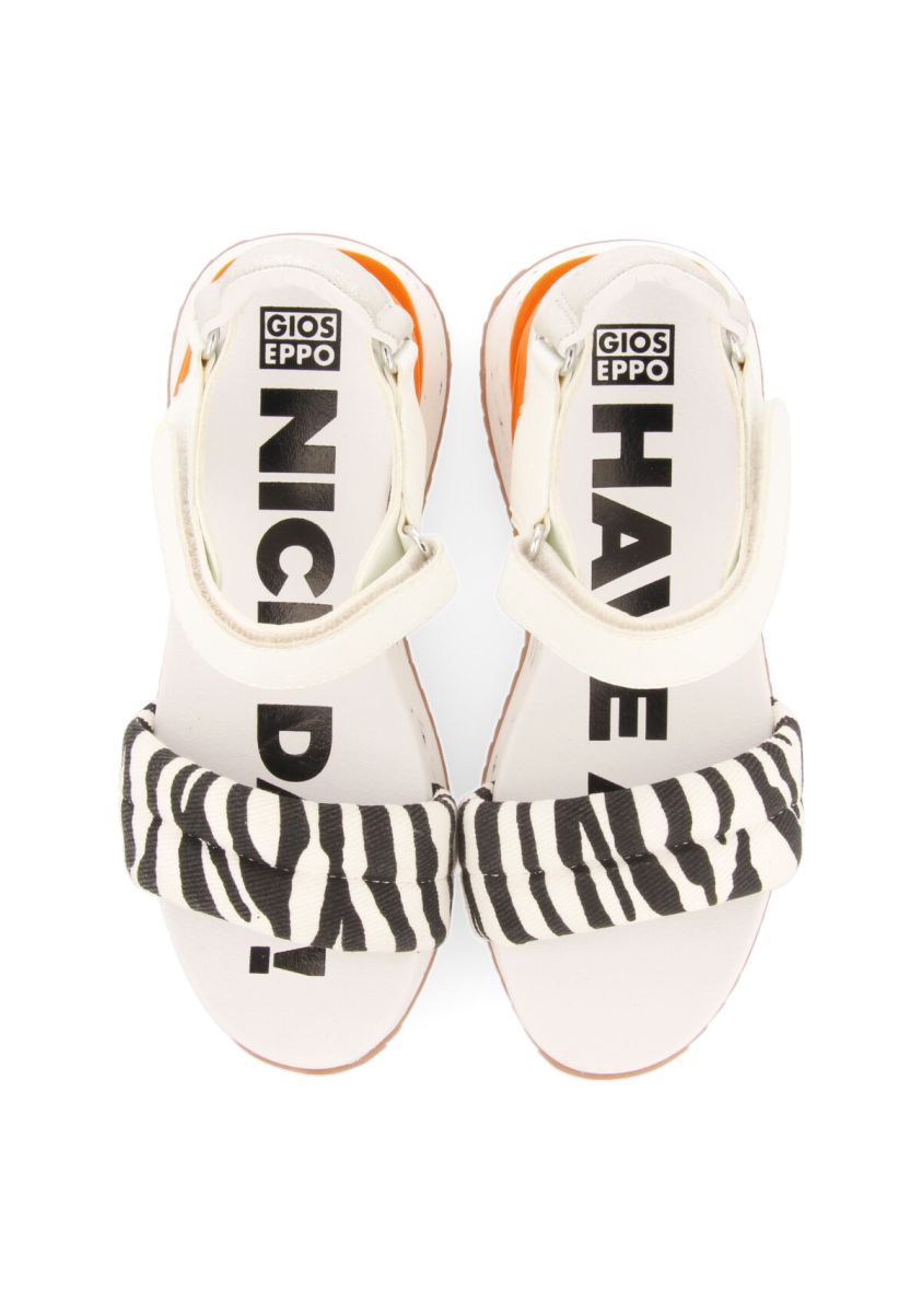 13924-sandalias-deportivas-blancas-con-detalle-de-animal-print-luray-cebra-1.jpg
