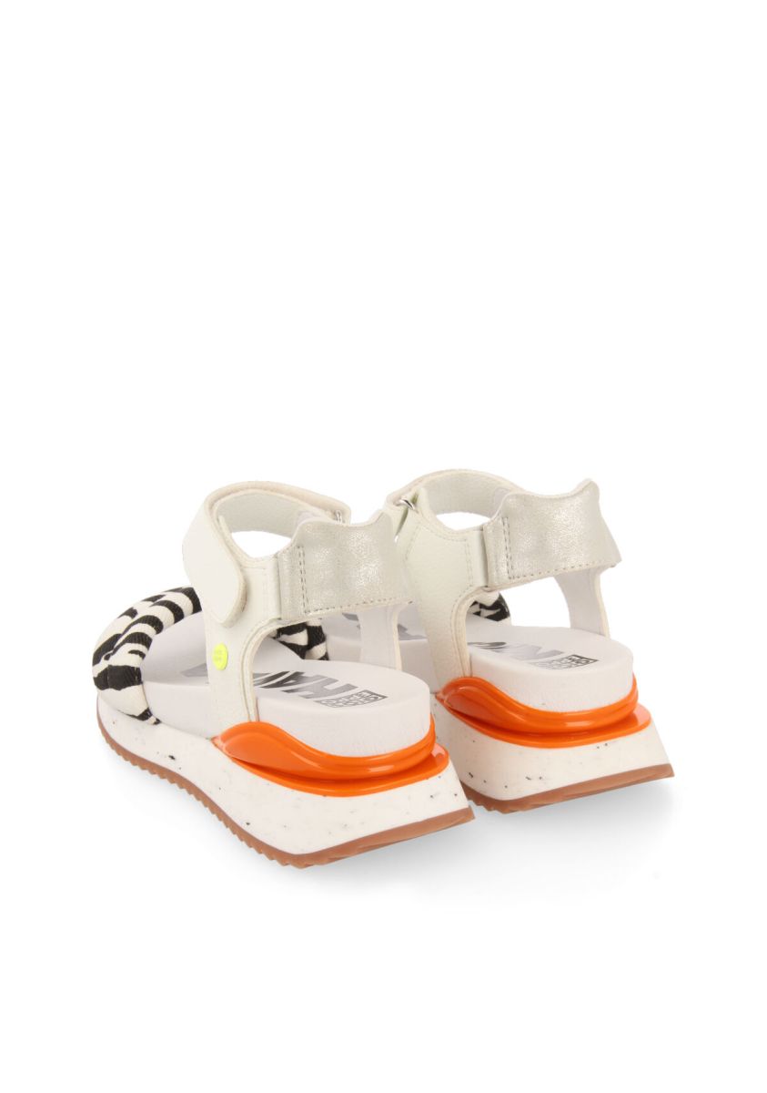 13924-sandalias-deportivas-blancas-con-detalle-de-animal-print-luray-cebra-1.jpg