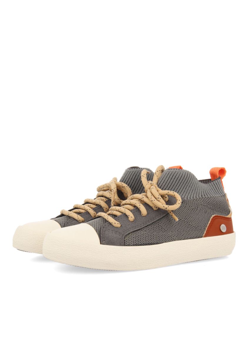 14638-sneakers-tipo-calcet-n-color-gris-para-ni-a-y-ni-o-natters-gris-1.jpg