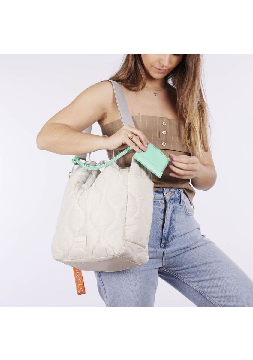 15336-bolso-shopper-acolchado-off-white-con-accesorios-para-mujer-sabara-off-white-1.jpg