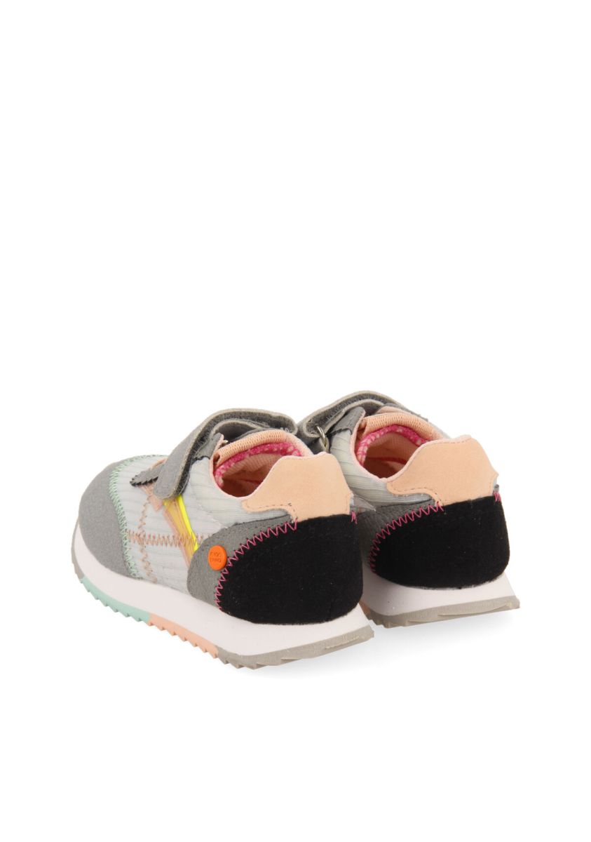 15984-sneakers-grises-con-correa-ajustable-para-ni-a-betim-gris-1.jpg