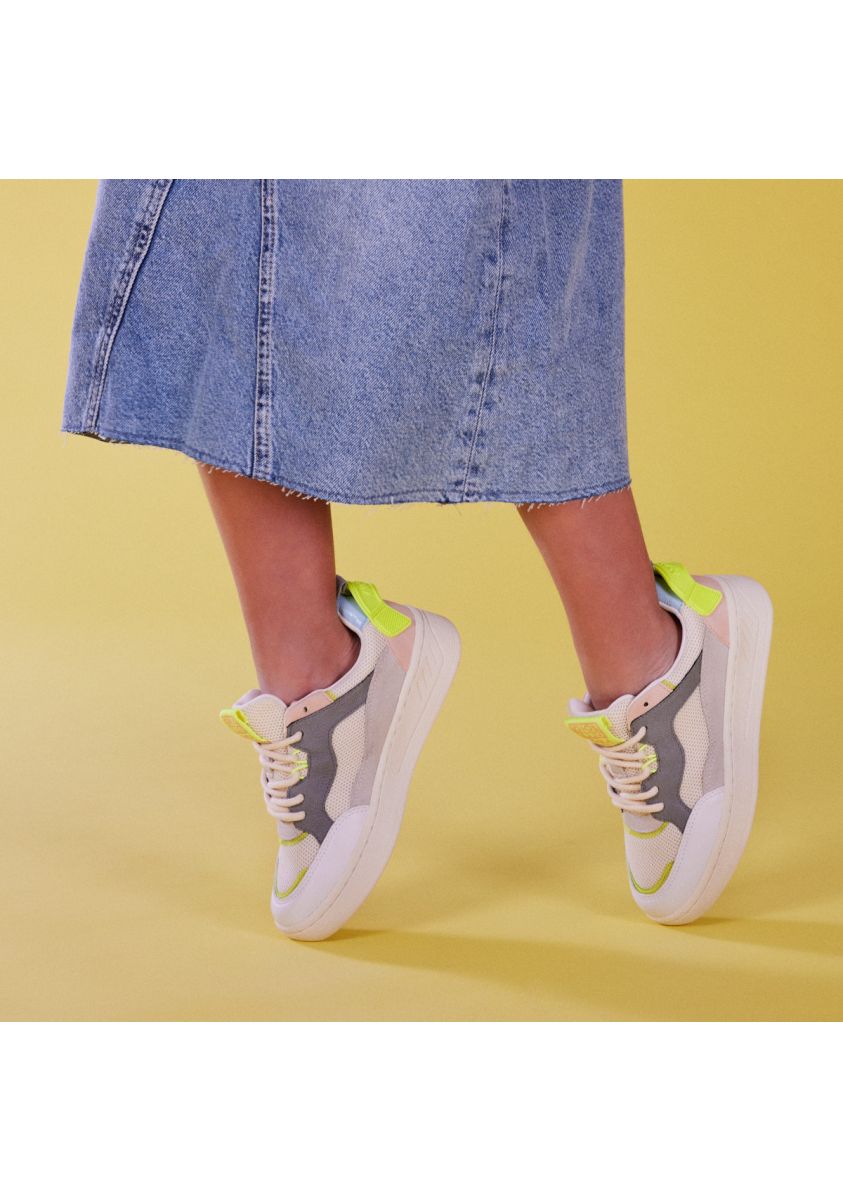 16014-sneakers-blancas-con-toques-de-color-en-amarillo-ne-n-para-ni-a-eritras-blanco-1.jpg