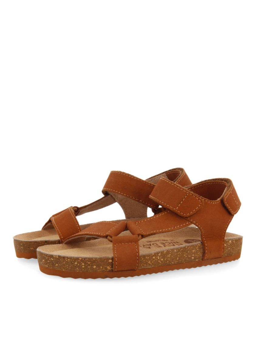 16472-sandalias-de-piel-con-planta-anat-mica-en-color-cuero-para-ni-o-coamo-cuero-1.jpg