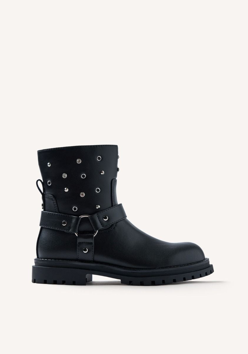 BOTAS TACHAS Y OLLADOS AKELEY - NEGRO