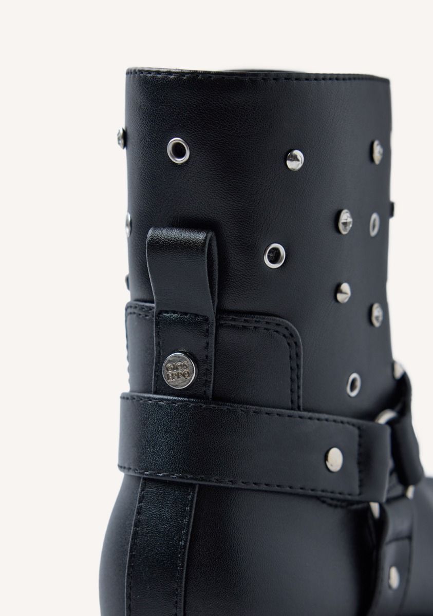 1667-botas-tachas-y-ollados-akeley-negro-1.jpg