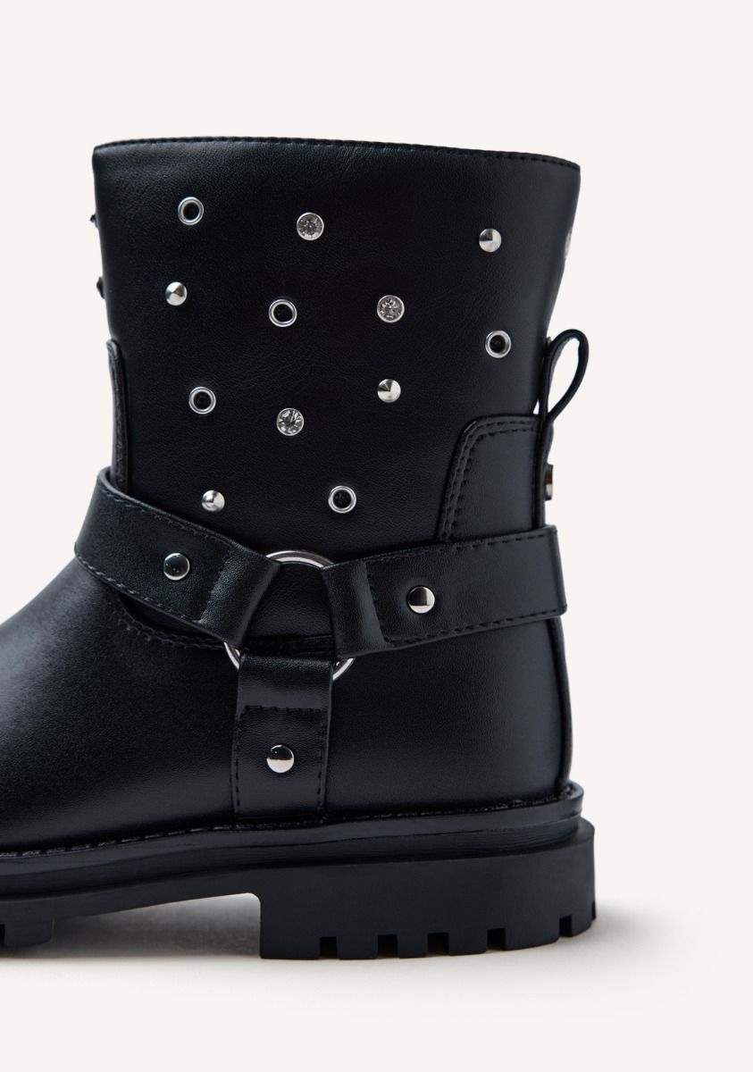 1667-botas-tachas-y-ollados-akeley-negro-1.jpg
