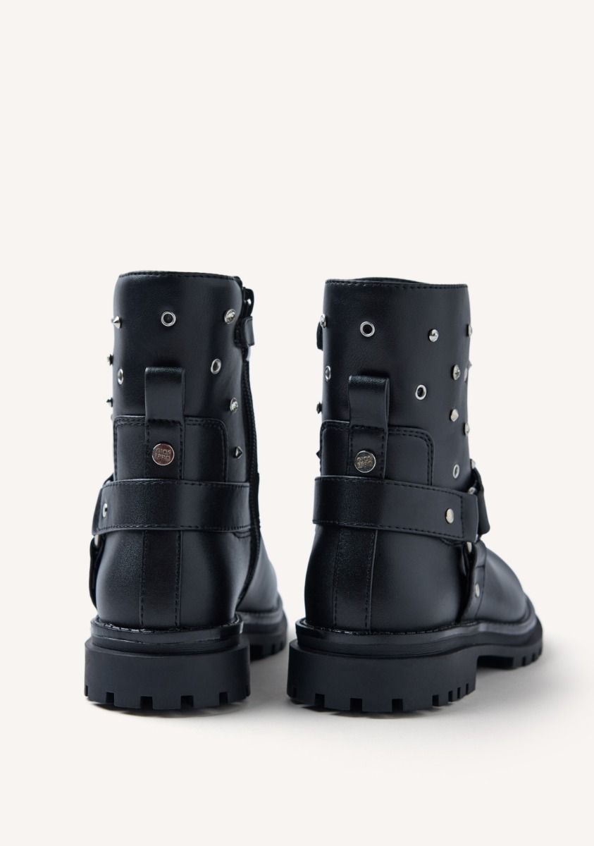 1667-botas-tachas-y-ollados-akeley-negro-1.jpg