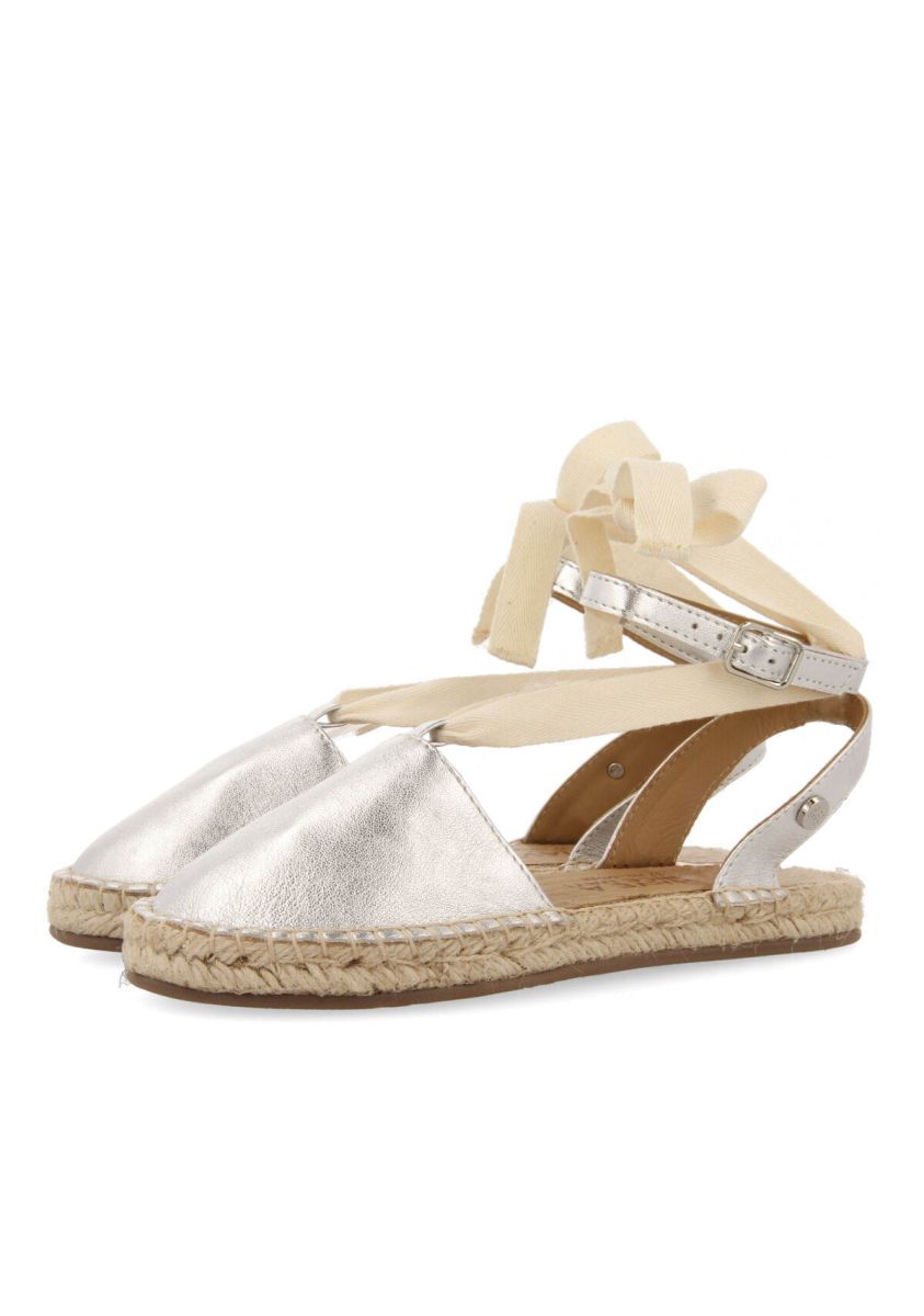 16671-sandalias-tipo-espadrille-de-color-plata-para-ni-a-stravaj-plata-1.jpg