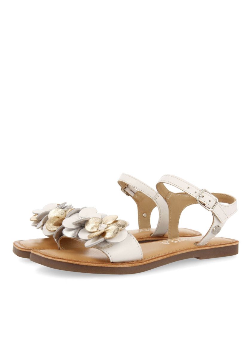 16746-sandalias-de-piel-con-adorno-de-flores-en-blanco-para-ni-a-rubim-blanco-1.jpg