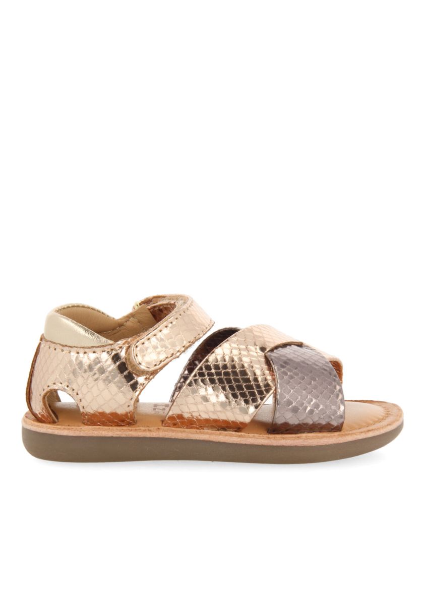 Sandalias bicolor metalizada en color oro rosado y animal print para niÃ±a tame - ORO ROSADO