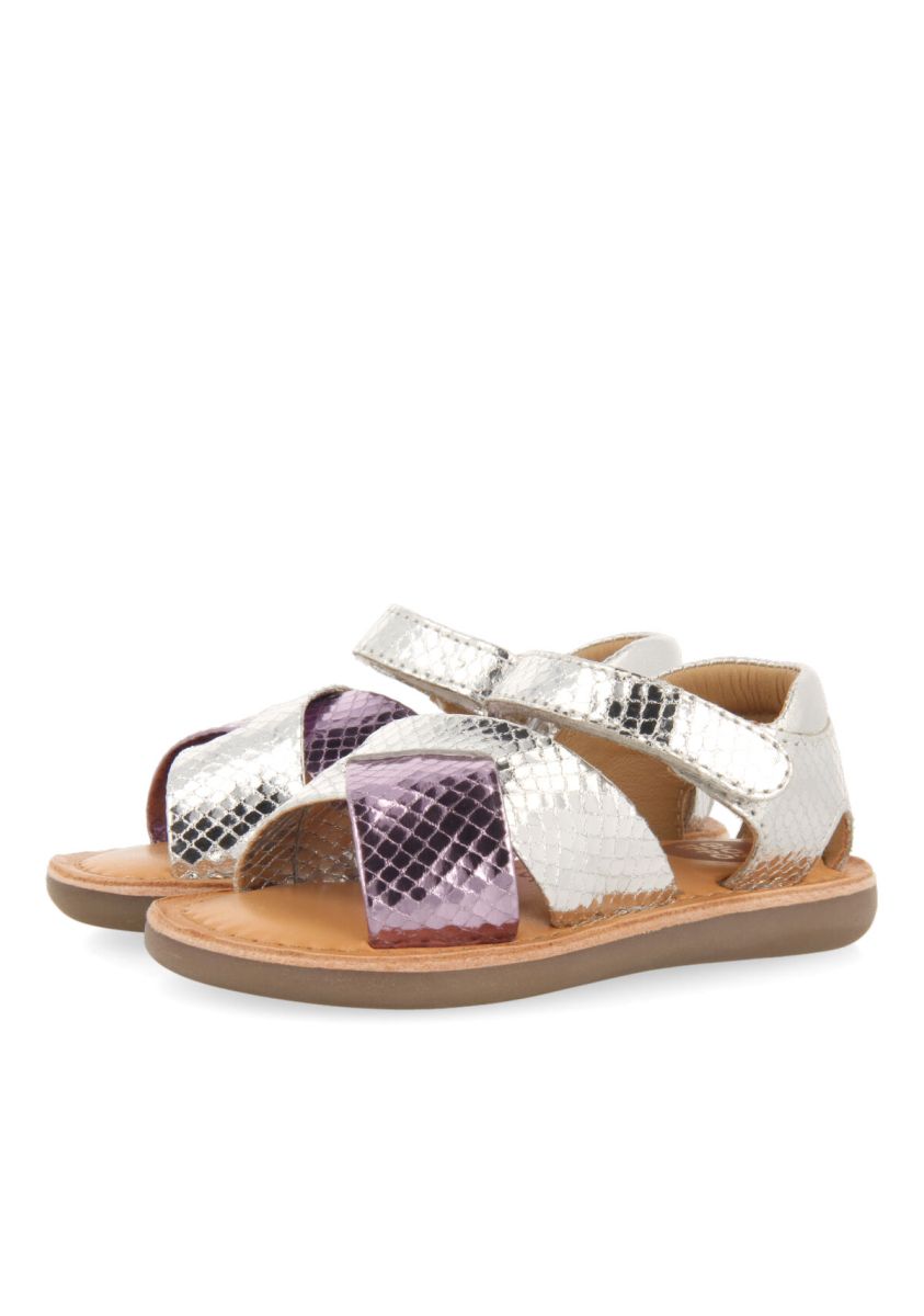 16783-sandalias-bicolor-metalizada-en-color-plata-y-animal-print-para-ni-a-tame-plata-1.jpg