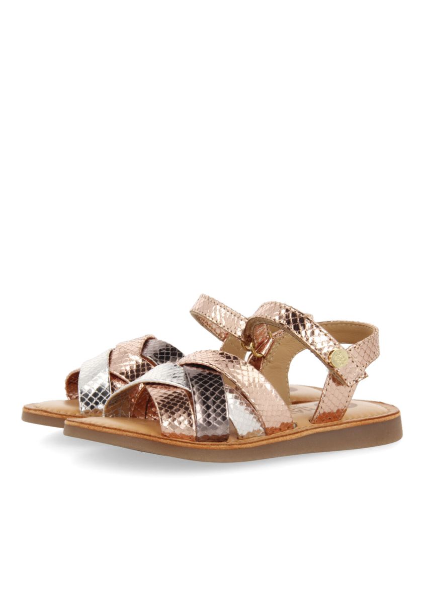 16790-sandalias-tricolor-de-piel-metalizada-en-oro-rosado-y-animal-print-para-ni-a-mantena-oro-rosado-1.jpg
