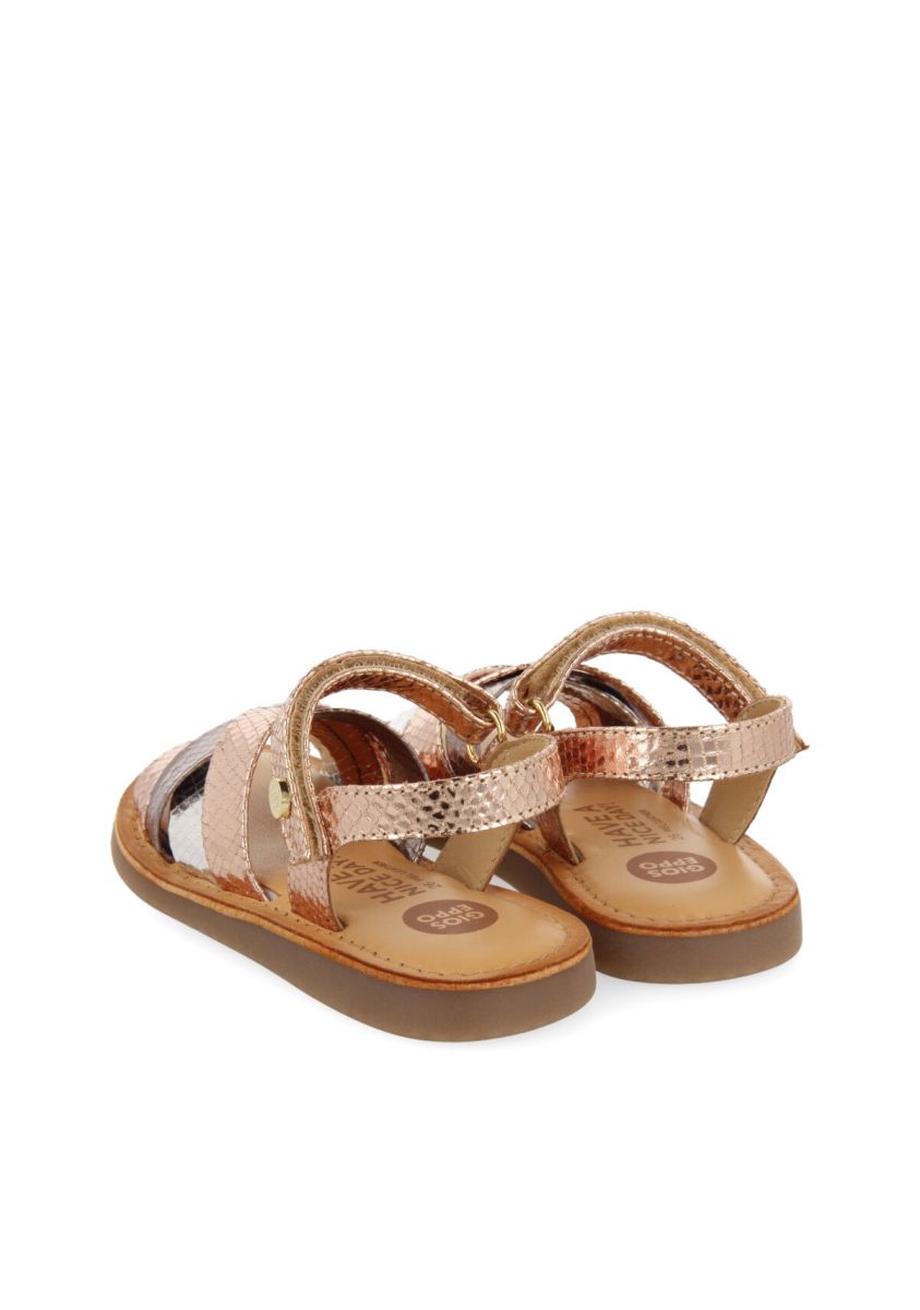 16790-sandalias-tricolor-de-piel-metalizada-en-oro-rosado-y-animal-print-para-ni-a-mantena-oro-rosado-1.jpg