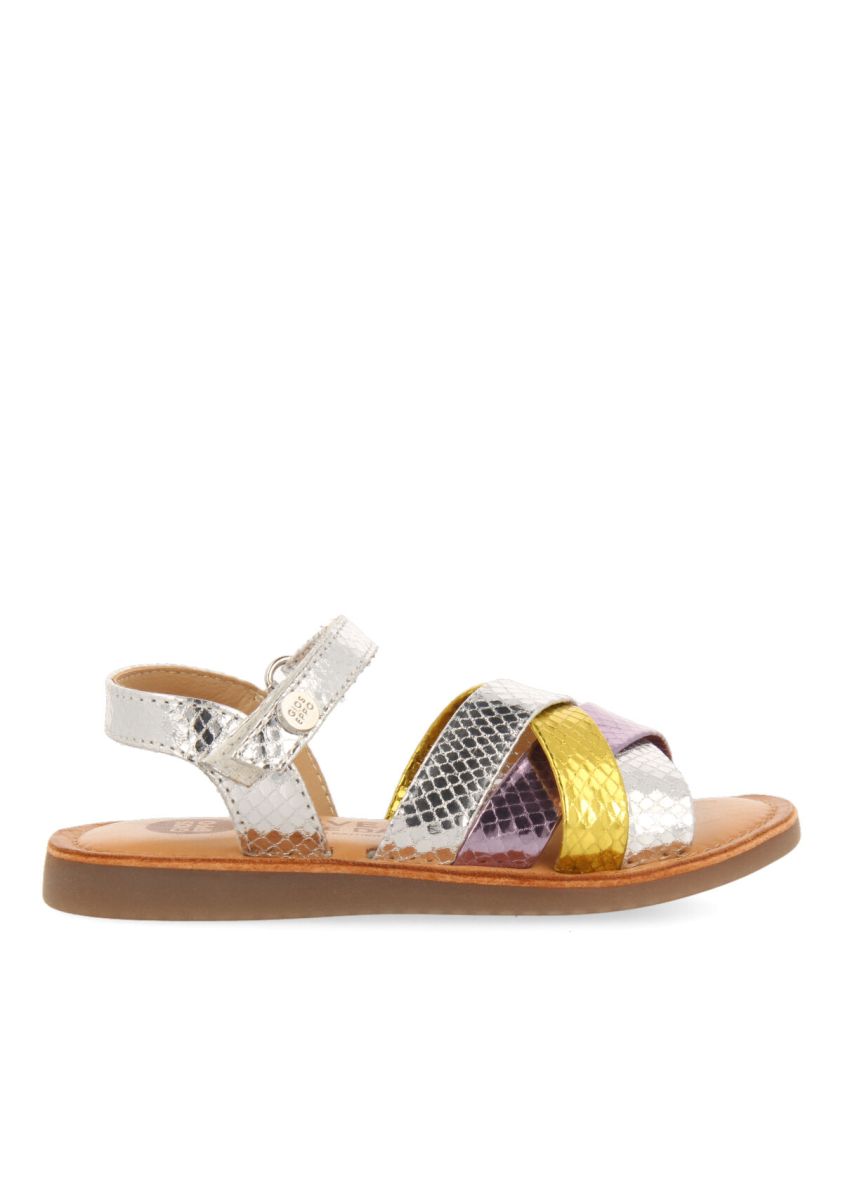 Sandalias tricolor de piel metalizada en plata y animal print para niÃ±a mantena - PLATA