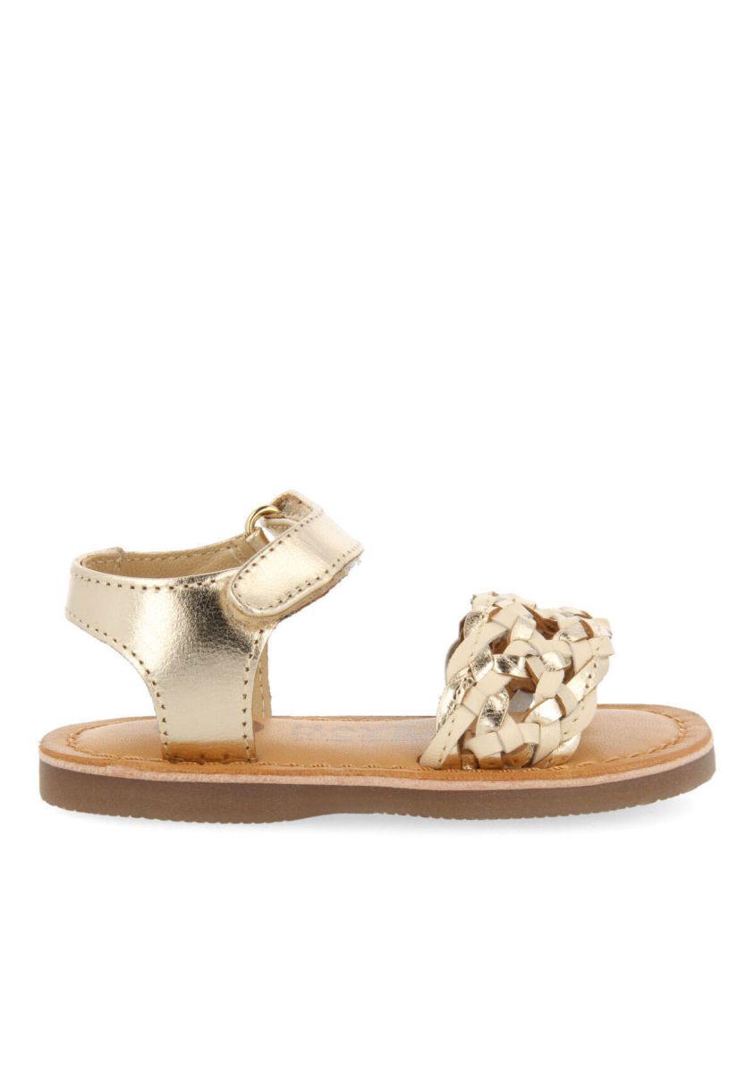 Sandalias de piel en color oro con trenza para niÃ±a mainsat - ORO