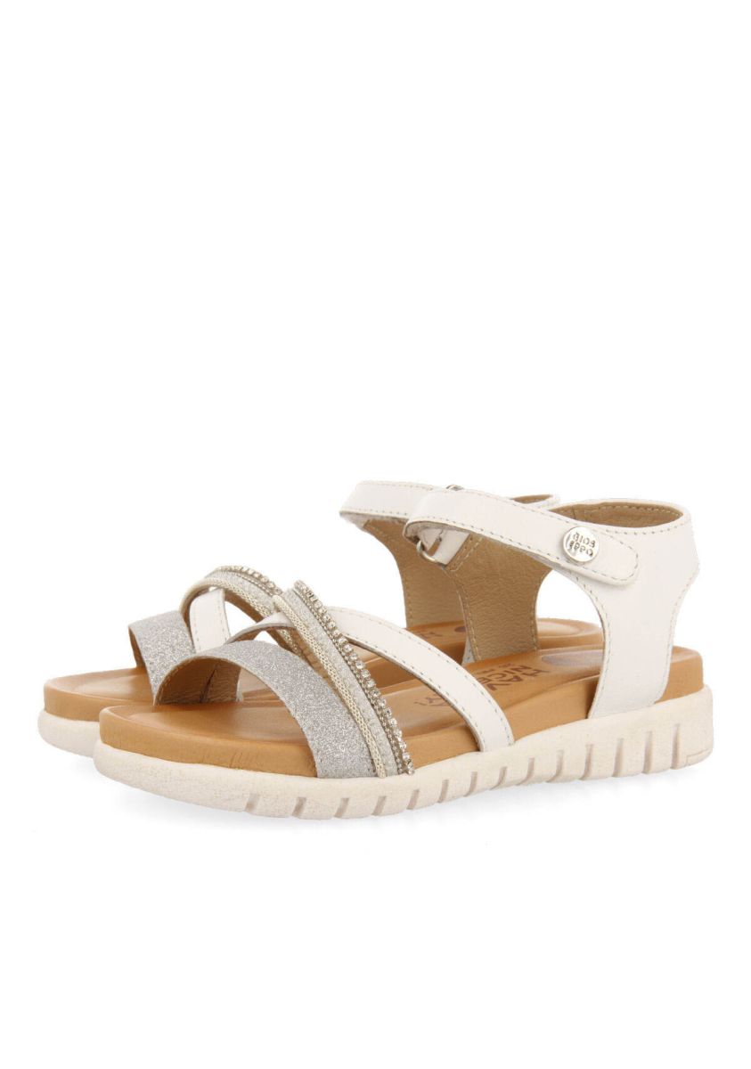 16869-sandalias-de-piel-en-color-blanco-con-detalles-para-ni-a-maroa-blanco-1.jpg