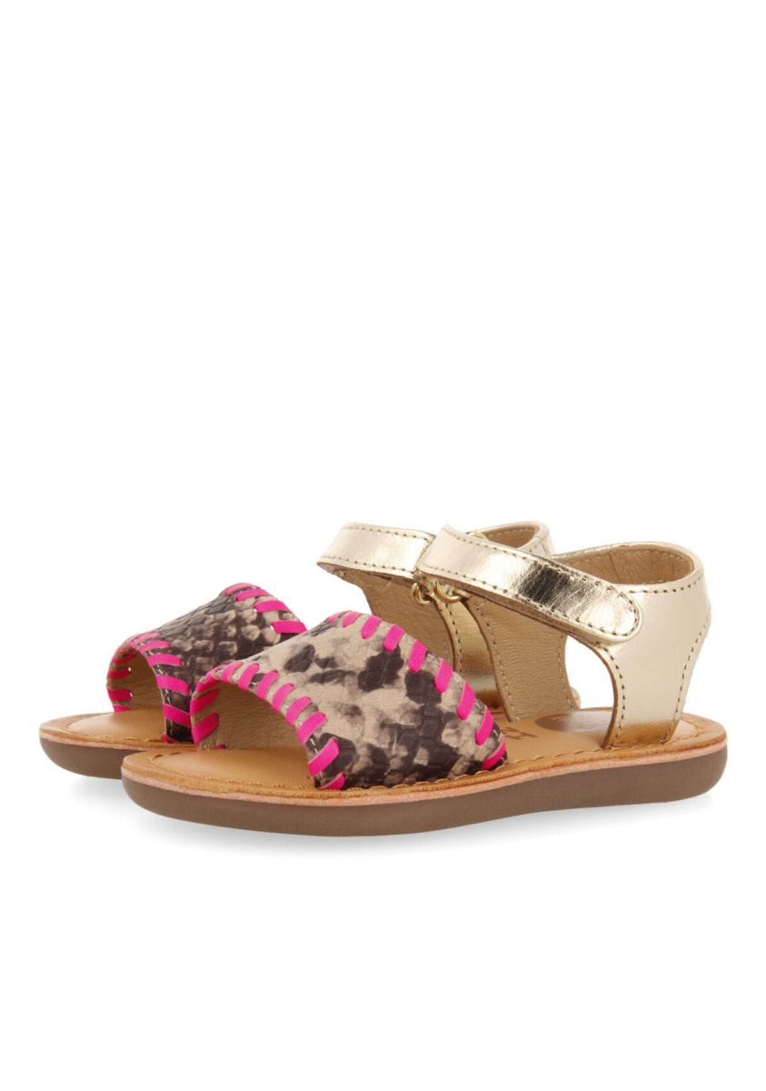 16924-sandalias-con-detalles-en-fl-or-fucsia-y-animal-print-para-ni-a-elanora-fuxia-1.jpg