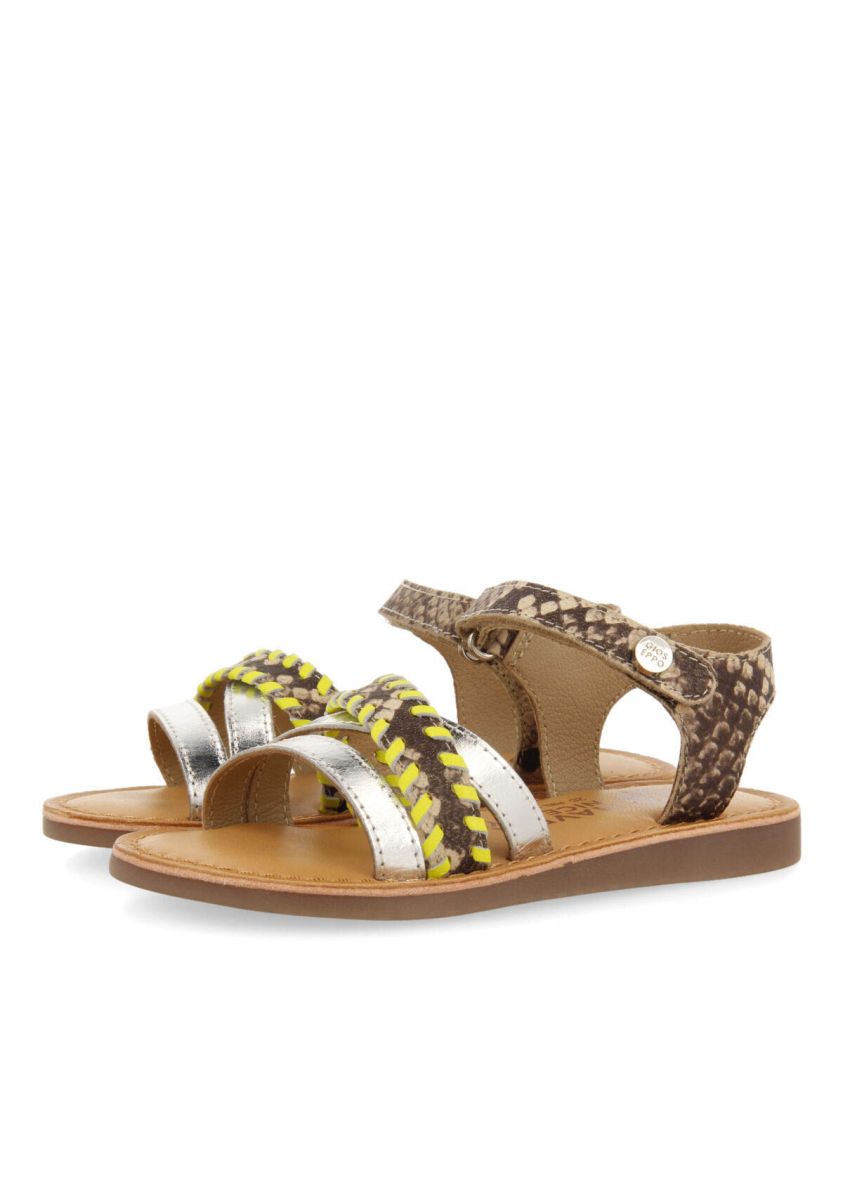 16931-sandalias-con-detalles-en-fl-or-amarillo-y-animal-print-para-ni-a-dota-amarillo-1.jpg