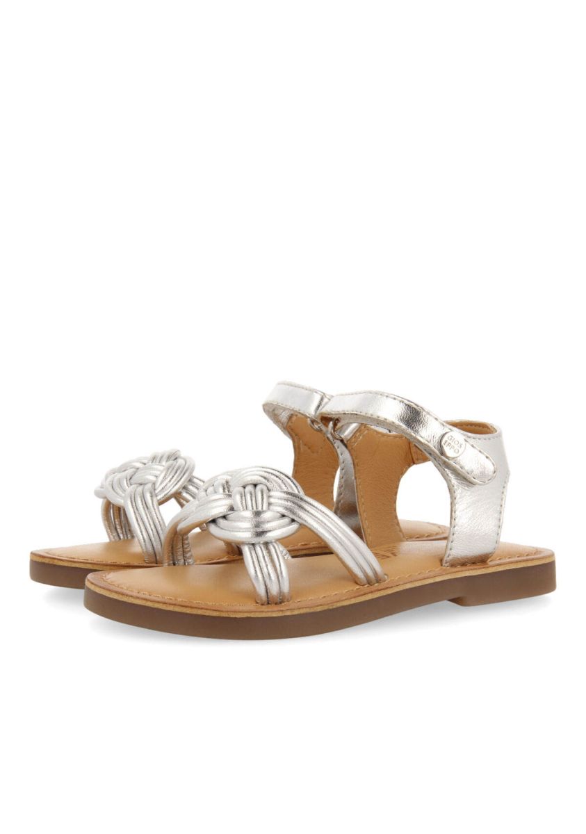 17034-sandalias-de-piel-en-color-plata-con-pala-para-ni-a-lontra-plata-1.jpg