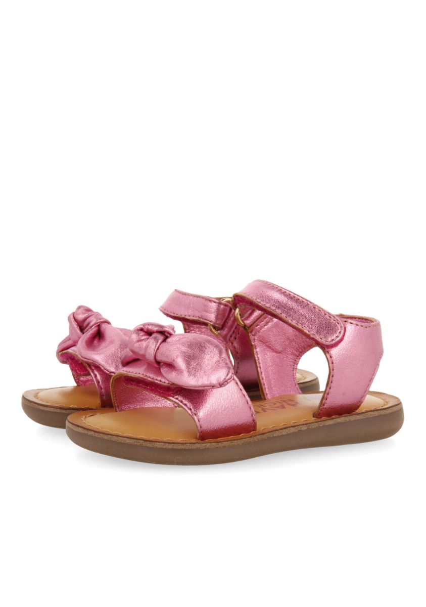 17041-sandalias-de-piel-metalizada-en-color-fucsia-para-ni-a-panay-fuxia-1.jpg