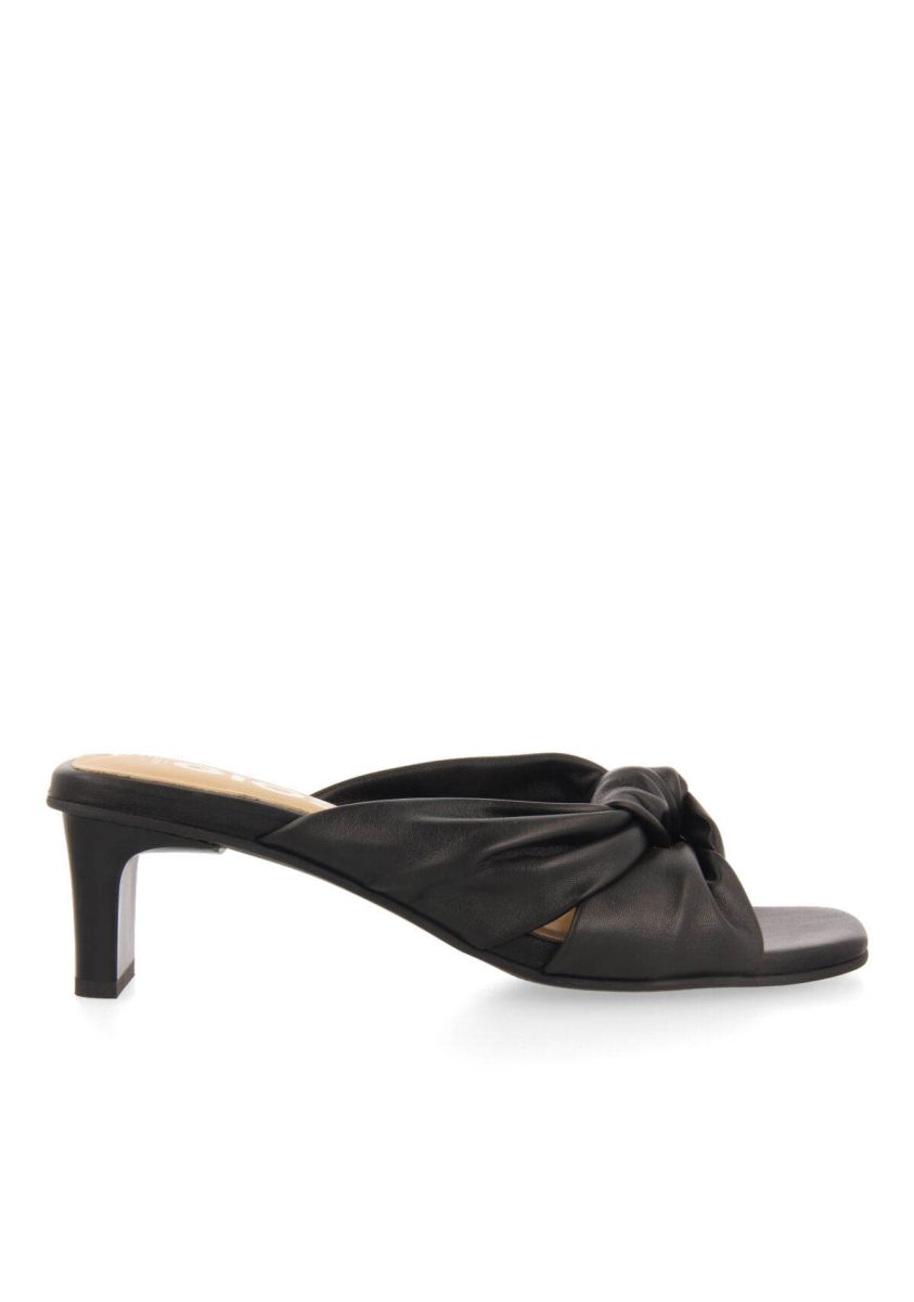 17212-sandalias-negras-de-piel-con-nudo-para-mujer-bahge-negro-1.jpg