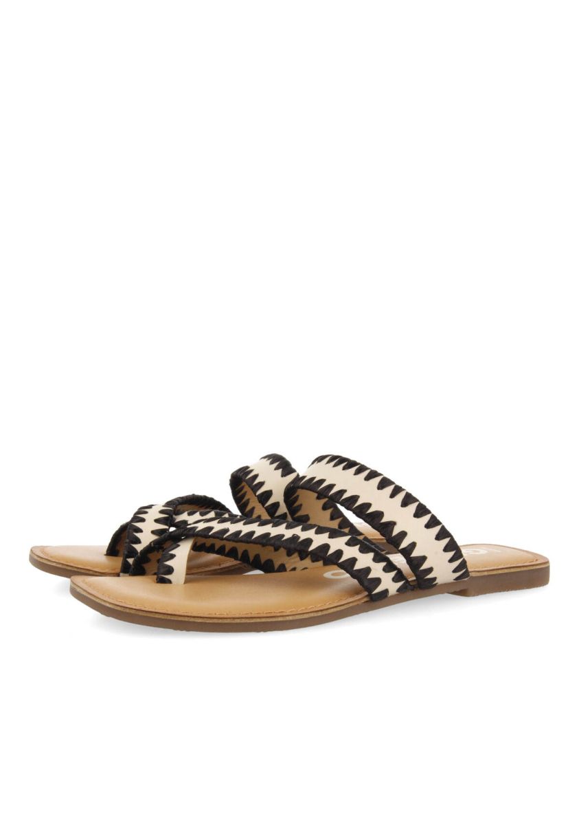 17348-sandalias-off-white-de-piel-con-pasados-de-rafia-para-mujer-goias-off-white-1.jpg