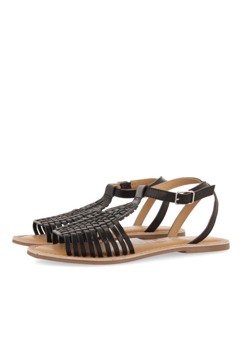 17565-sandalias-negras-de-piel-tipo-cangrejera-con-hebilla-para-mujer-claraval-negro-1.jpg