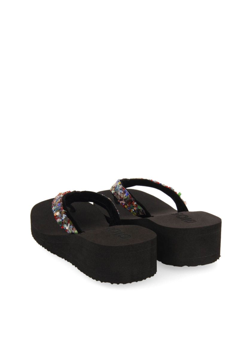 17594-chanclas-negras-de-cu-a-con-detalle-de-pedrer-a-multicolor-para-mujer-destord-multicolor-1.jpg
