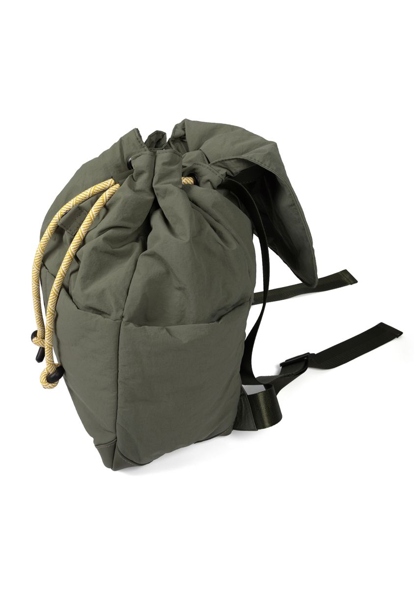18144-mochila-acolchada-color-caqui-con-bolsillos-ortley-kaki-1.jpg