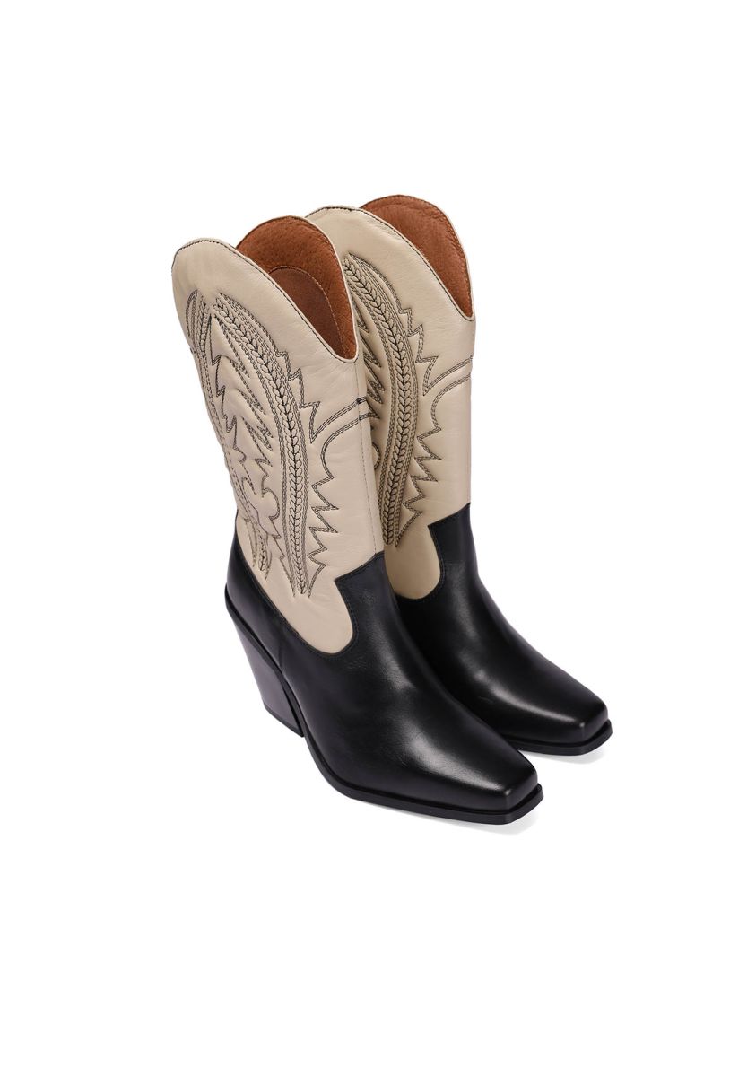 18157-bota-tipo-cowboy-en-piel-negro-y-off-white-con-detalle-de-bordado-para-mujer-herlev-off-white-1.jpg